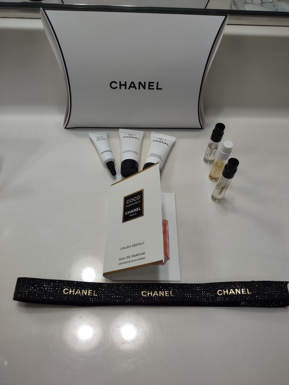 CHANEL Women's Chanel Sample Set -